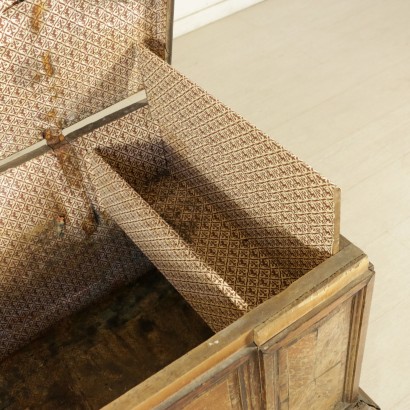 Particular Chest lastronata