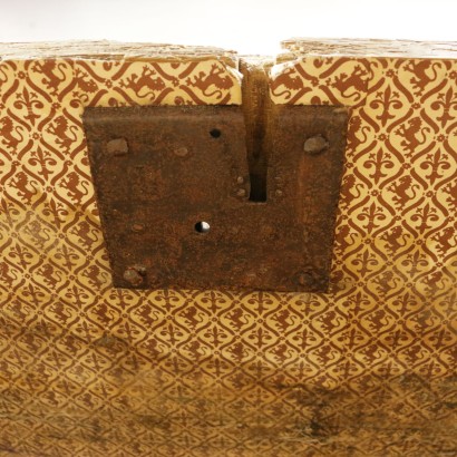 Particular Chest lastronata