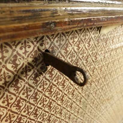 Particular Chest lastronata