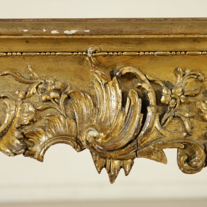 Particolare Tavolino dorato in stile