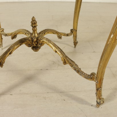 Particolare Tavolino dorato in stile