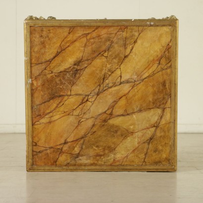 Particolare Tavolino dorato in stile