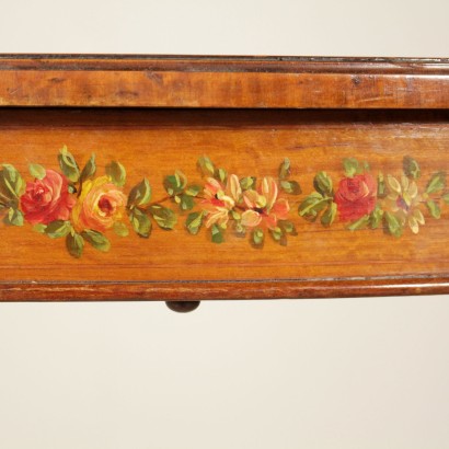 Tavolino decorato - particolare