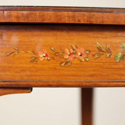 Tavolino decorato - particolare