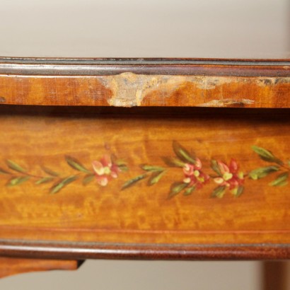 Tavolino decorato - particolare