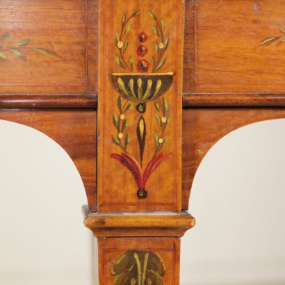 Tavolino decorato - particolare