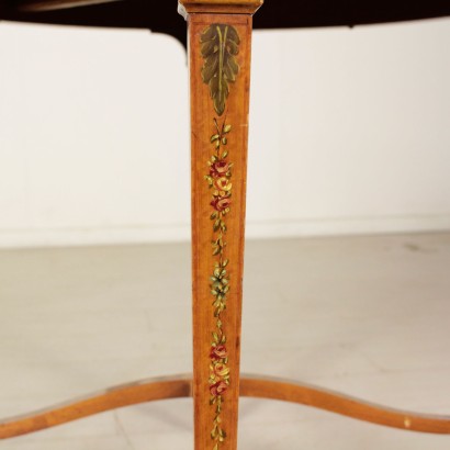 Tavolino decorato - particolare