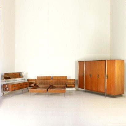 di mano in mano, comò silvio cavatorta, comò con specchio silvio cavatorta, silvio cavatorta, mobile silvio cavatorta, comò cavatorta, comò anni 50-60, comò anni 50, comò anni 60, mobile di design, mobile vintage, mobile di modernariato