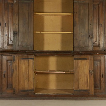 Grande credenza a due corpi - particolare