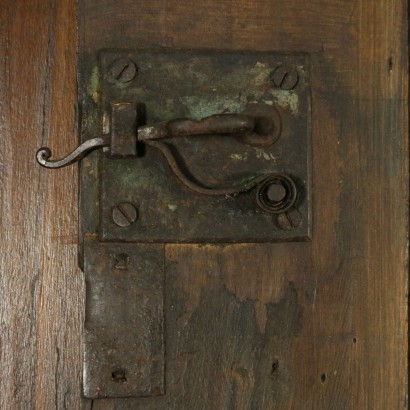 Grande credenza a due corpi - particolare