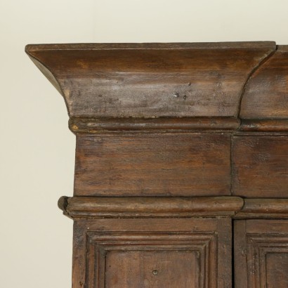 Grande credenza a due corpi - particolare