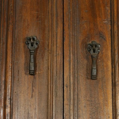 Grande credenza a due corpi - particolare