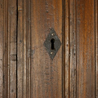 Grande credenza a due corpi - particolare