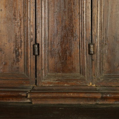 Grande credenza a due corpi - particolare