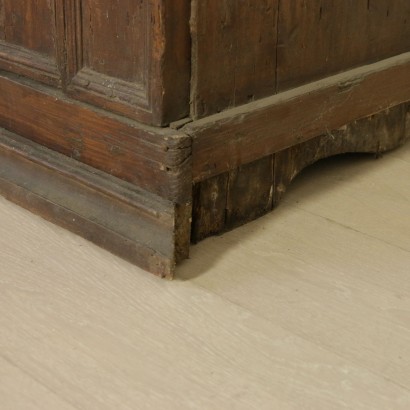 Grande credenza a due corpi - particolare