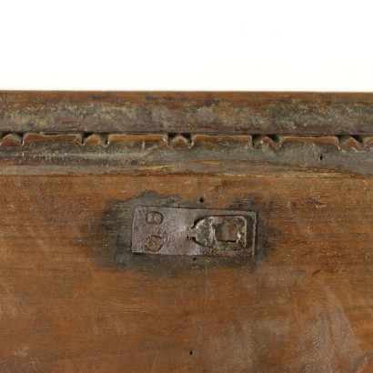 Cassapanca in noce - particolare