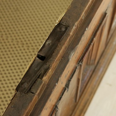 Cassapanca in noce - particolare