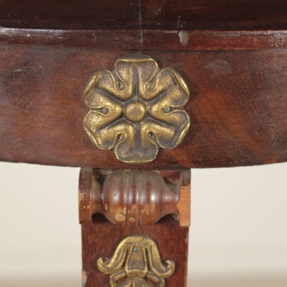 Portavasi con marmo - particolare