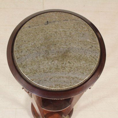 Portavasi con marmo - particolare