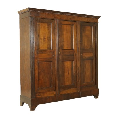 Kleiderschrank mit drei türen Restauration