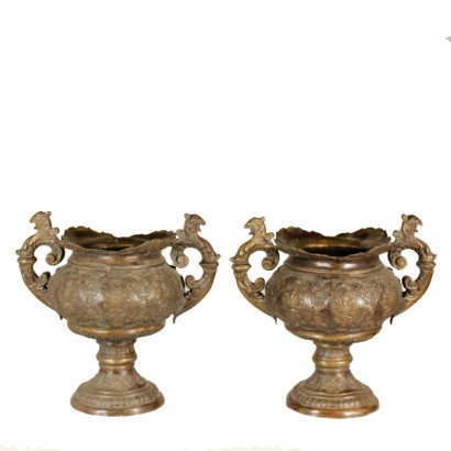 Pair of vases in bronze