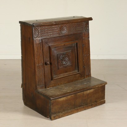 A prie-dieu carved