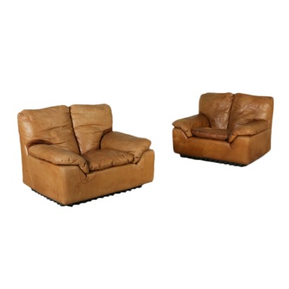 poltrone, poltrone di design, poltrone vintage, poltrone vintage italiano, poltrone design italiano, design italiano, modernariato italiano, poltrone anni 70, poltrone anni 80, anni 70, anni 80, poltrone in pelle, rivestimento in pelle, coppia di poltrone, poltrone ammanati e vitelli, ammanati e vitelli, brunatti, brunatti bonheur, poltrone brunatti, di mano in mano, anticonline
