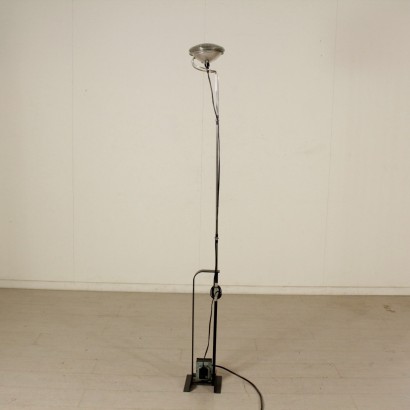 di mano in mano, lampada toio, toio castiglioni, fratelli castiglioni, toio flos, produzione flos, flos castiglioni, flos fratelli castiglioni, lampada di design, illuminazione toio, illuminazione di design, achille castiglioni, pier giacomo castiglioni, lampada anni 70, lampada anni 80, illuminazione anni 80, lampada anni 80