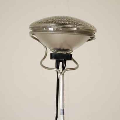 di mano in mano, lampada toio, toio castiglioni, fratelli castiglioni, toio flos, produzione flos, flos castiglioni, flos fratelli castiglioni, lampada di design, illuminazione toio, illuminazione di design, achille castiglioni, pier giacomo castiglioni, lampada anni 70, lampada anni 80, illuminazione anni 80, lampada anni 80