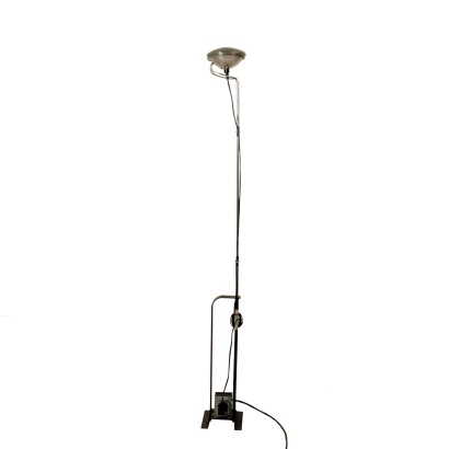 di mano in mano, lampada toio, toio castiglioni, fratelli castiglioni, toio flos, produzione flos, flos castiglioni, flos fratelli castiglioni, lampada di design, illuminazione toio, illuminazione di design, achille castiglioni, pier giacomo castiglioni, lampada anni 70, lampada anni 80, illuminazione anni 80, lampada anni 80