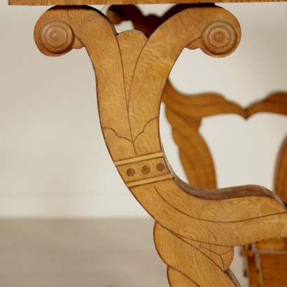 Escritorio De Estilo Biedermeier Con Incrustaciones De