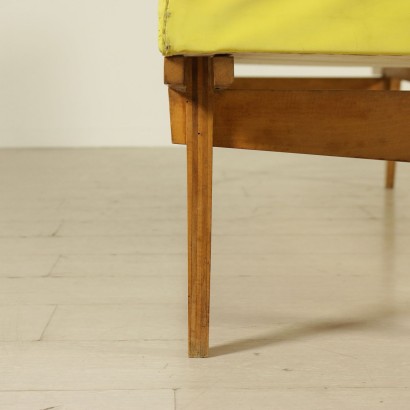 di mano in mano, divano anni 50, anni 50, divano vintage, vintage anni 50, seduta vintage, seduta di modernariato, divano in faggio, divano giallo, divano di modernariato