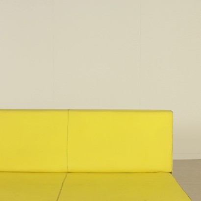 di mano in mano, divano anni 50, anni 50, divano vintage, vintage anni 50, seduta vintage, seduta di modernariato, divano in faggio, divano giallo, divano di modernariato