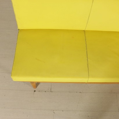 di mano in mano, divano anni 50, anni 50, divano vintage, vintage anni 50, seduta vintage, seduta di modernariato, divano in faggio, divano giallo, divano di modernariato