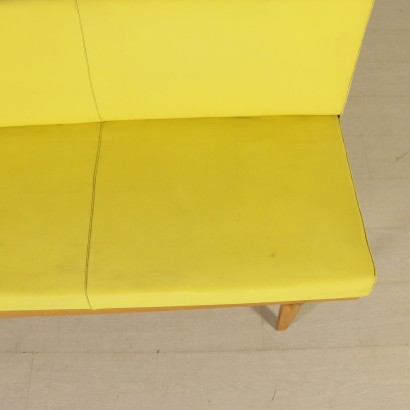 di mano in mano, divano anni 50, anni 50, divano vintage, vintage anni 50, seduta vintage, seduta di modernariato, divano in faggio, divano giallo, divano di modernariato