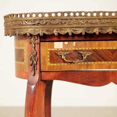 di mano in mano, tavolino a fagiolo, tavolino antico, tavolino antiquariato, tavolino 900, tavolino 900, tavolino metà 900
