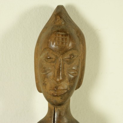 Coppia di sculture lignee-particolare