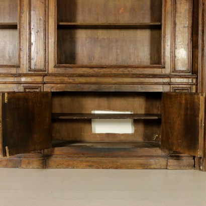 Boiserie carved-detail