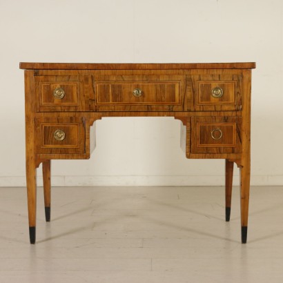 A work desk and a Neoclassical style center