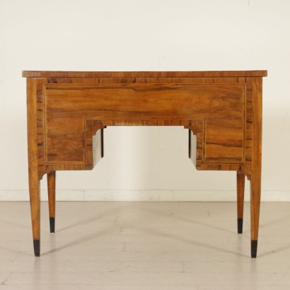 A work desk and a Neoclassical style center