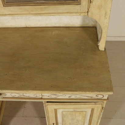 Scrivania con alzata-particolare