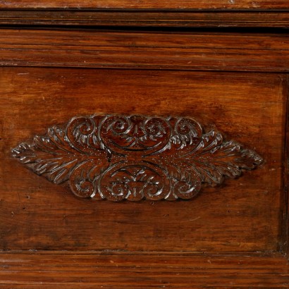 Cassapanca Intagliata-particolare