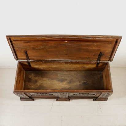 Cassapanca Intagliata
