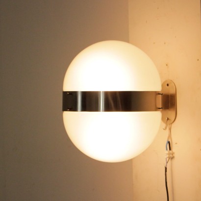modernariato, modernariato di design, lampada da parete, lampada da parete modernariato, lampada da parete di modernariato, lampada da parete italiana, lampada da parete vintage, lampada da parete anni '60, lampada da parete design anni 60, lampada sergio mazza, lampada artemide, lampada clio, clio artemide