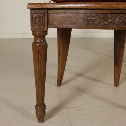 Par de Sillas de estilo Neoclásico-detalle