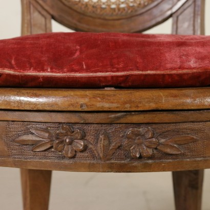 Par de Sillas de estilo Neoclásico-detalle