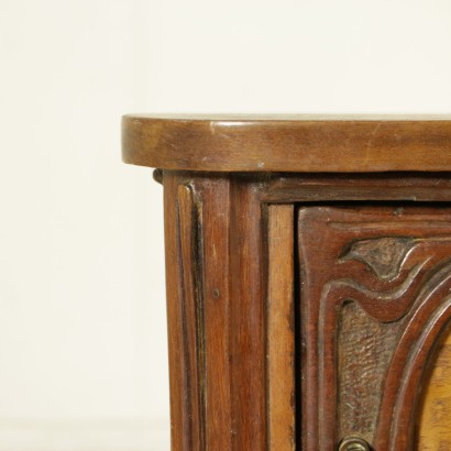 Coppia di Comodini Liberty-particolare