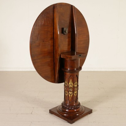 The table to the Glider-Gothic-particular