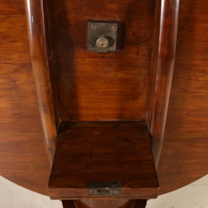 The table to the Glider-Gothic-particular