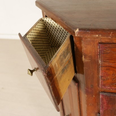 Credenza Scantonata-particolare